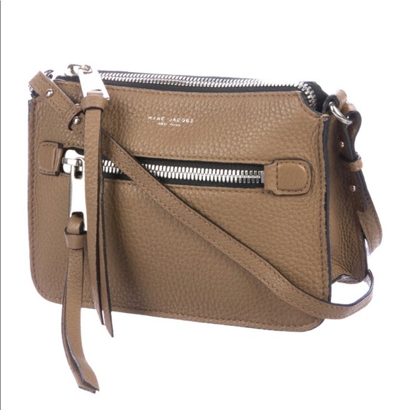 Marc Jacobs Handbags - 👜Marc Jacobs Pochette leather crossbody bag